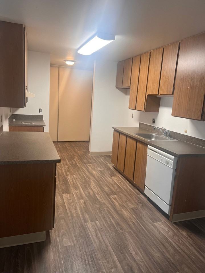 Lakeview Court Apartments - Photo 5 of 8