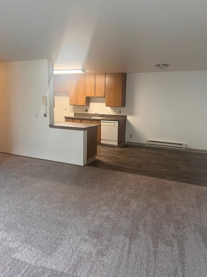 Lakeview Court Apartments - Photo 6 of 8