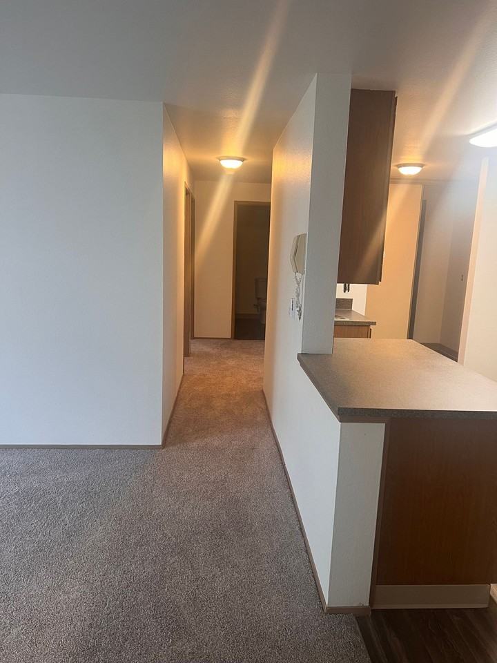 Lakeview Court Apartments - Photo 7 of 8