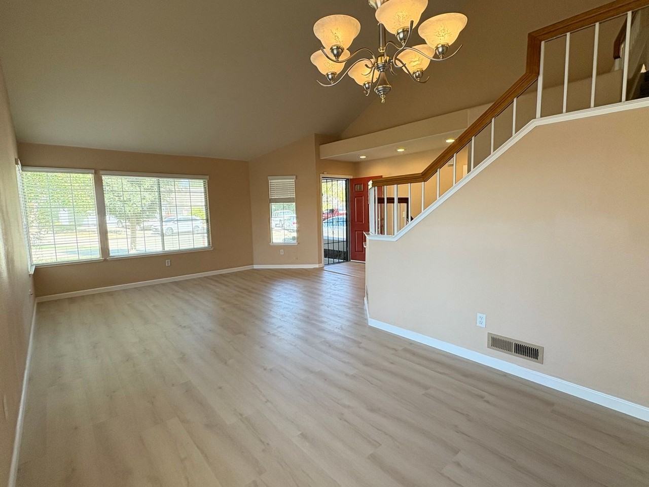 4561 Park Hill Ct - Photo 3 of 26