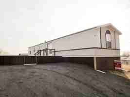 featured image of 220 E 4th St