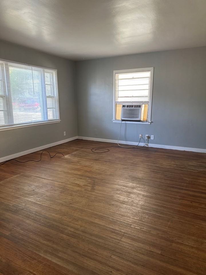 138 Madison St - Photo 2 of 9