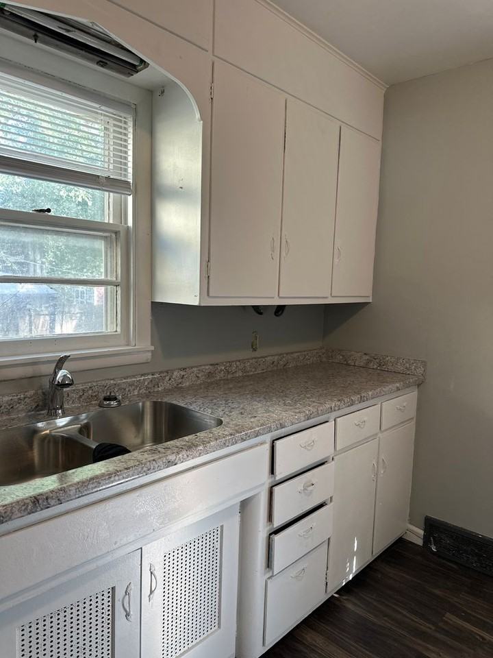 138 Madison St - Photo 3 of 9