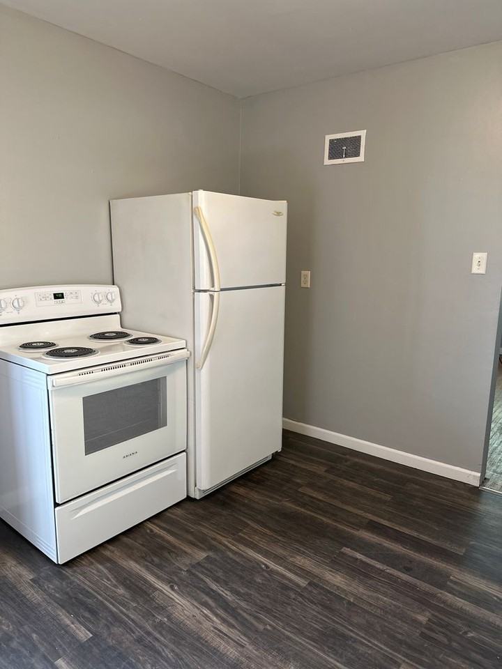 138 Madison St - Photo 4 of 9