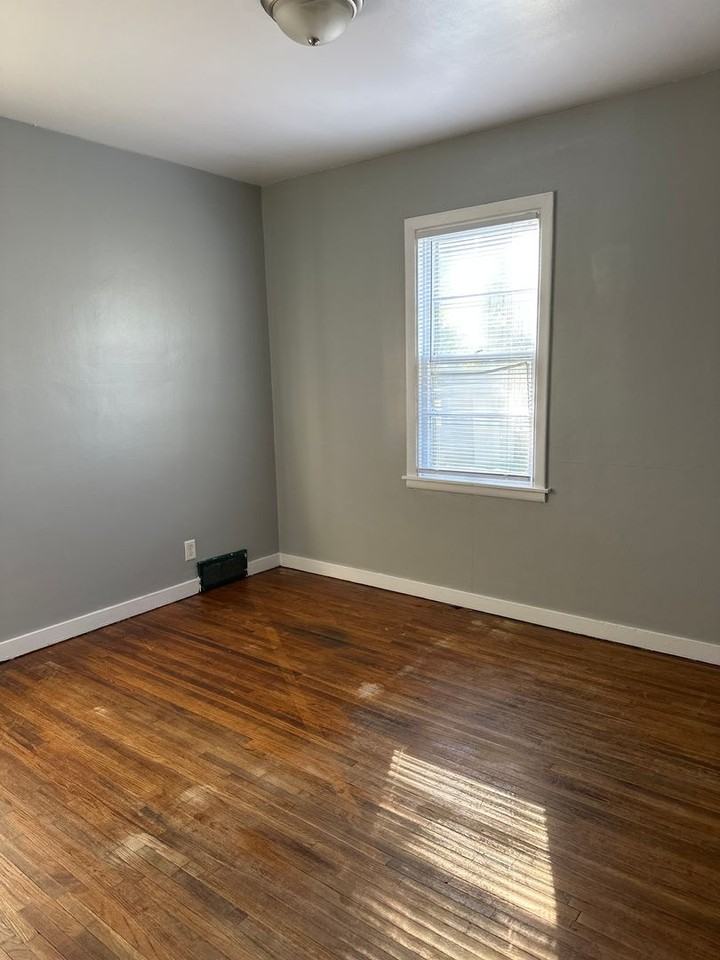 138 Madison St - Photo 6 of 9