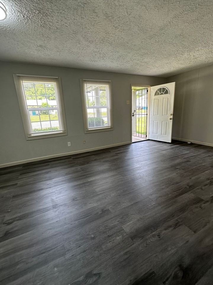 6234 Hancock Ave - Photo 5 of 24