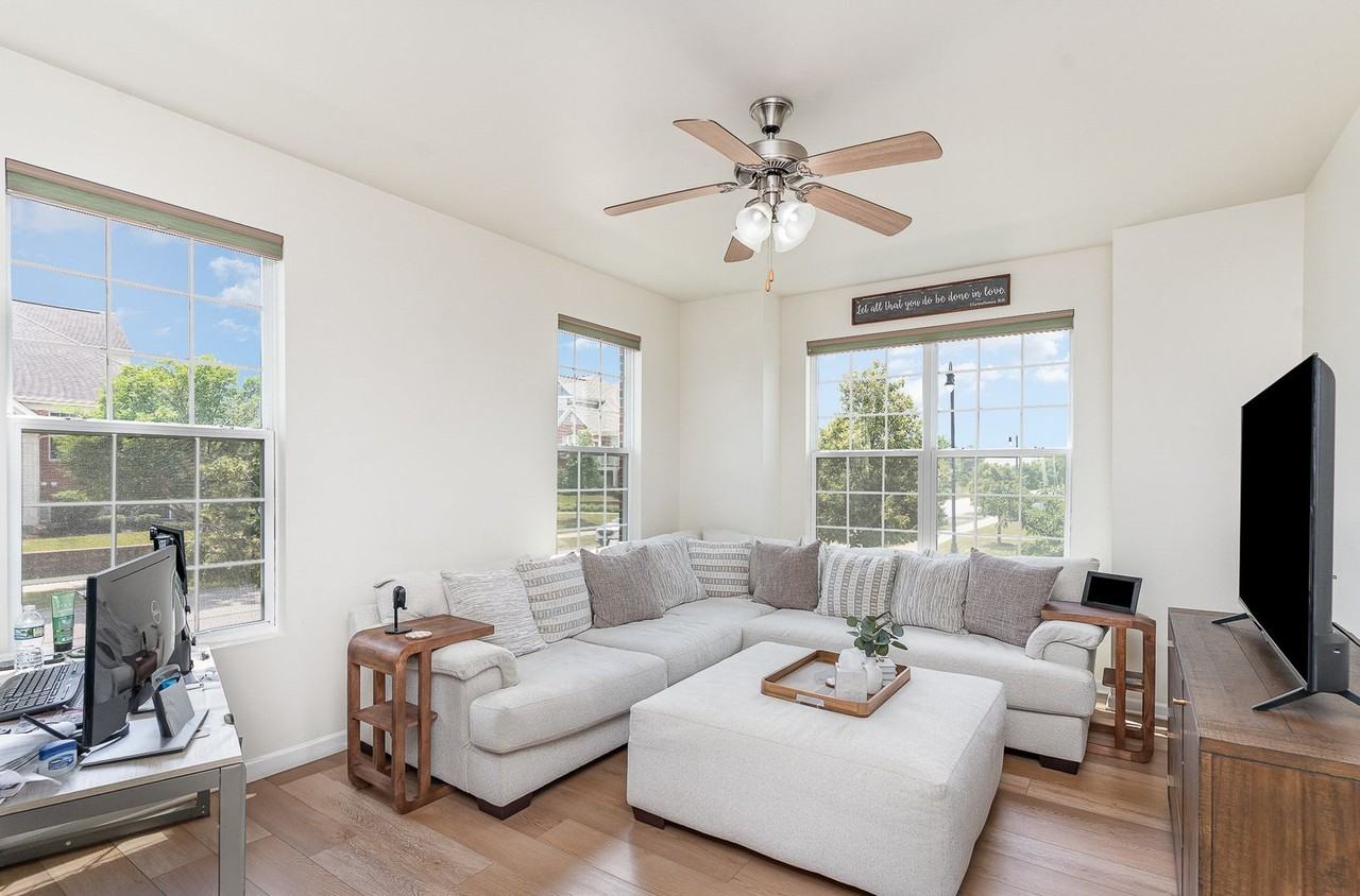 15373 Sheffield Square Pkwy - Photo 3 of 19