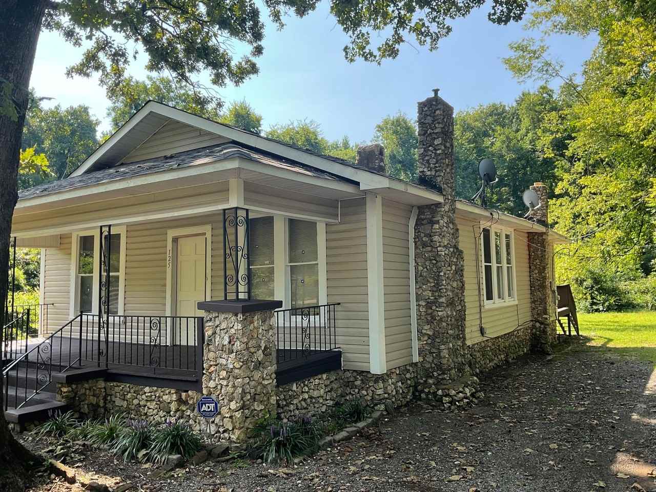 125 20th Ave Ne - Photo 3 of 15