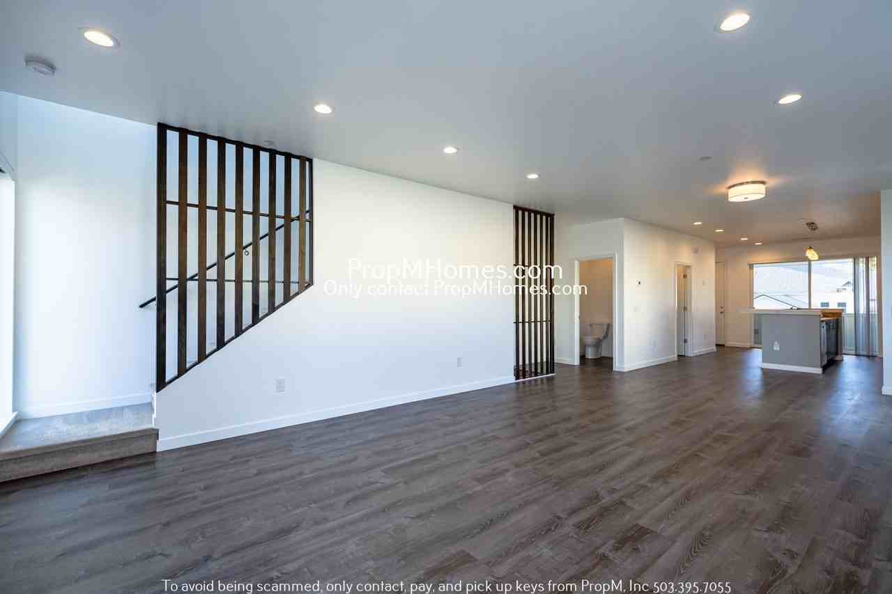 4493 Ne Rodney Ave #A - Photo 2 of 23