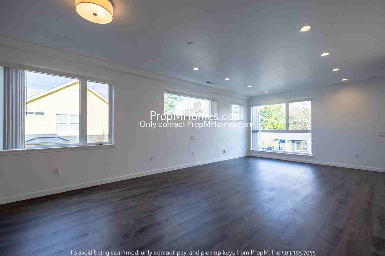 4493 Ne Rodney Ave #A - Photo 3 of 23