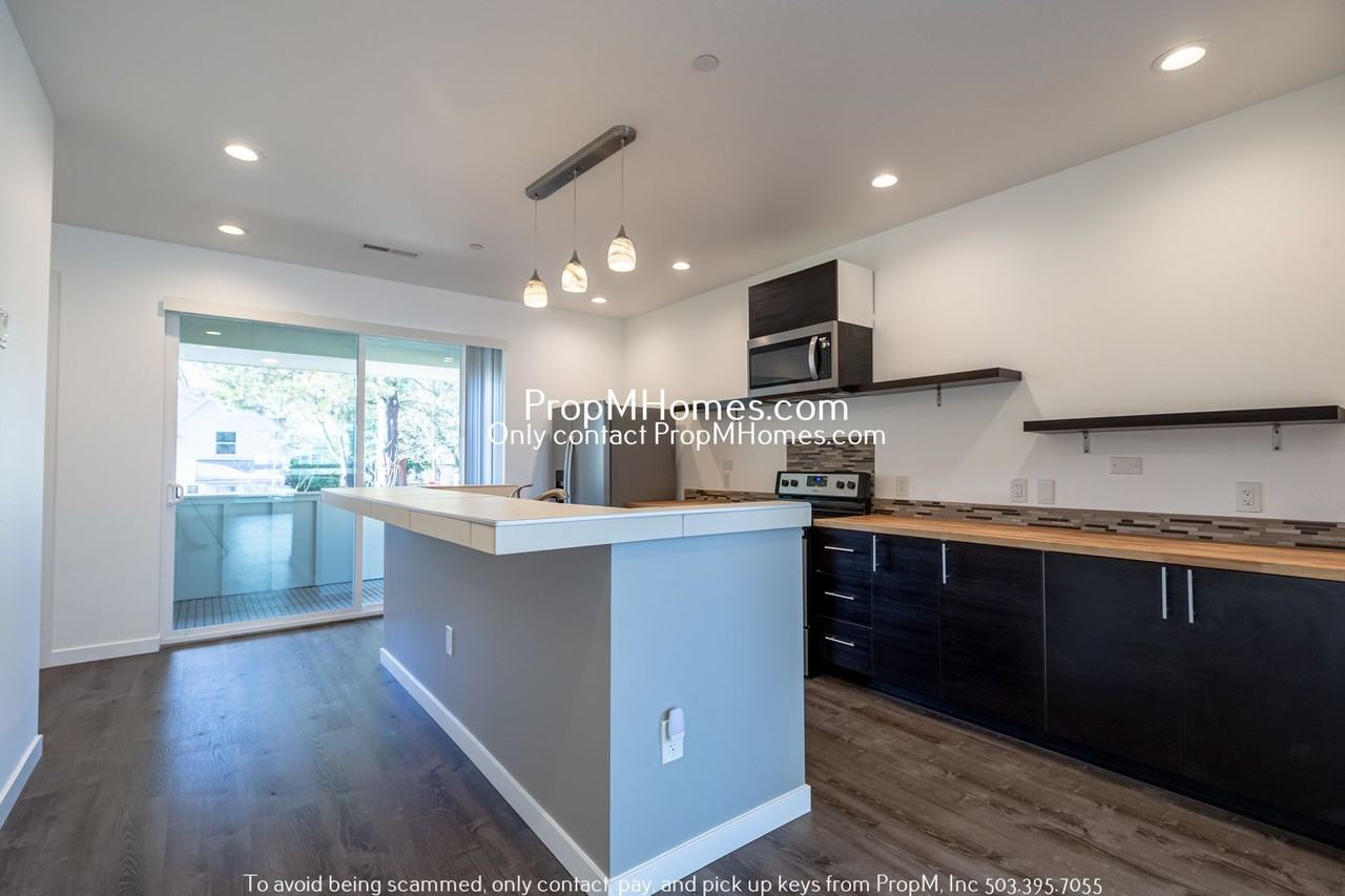 4493 Ne Rodney Ave #A - Photo 5 of 23