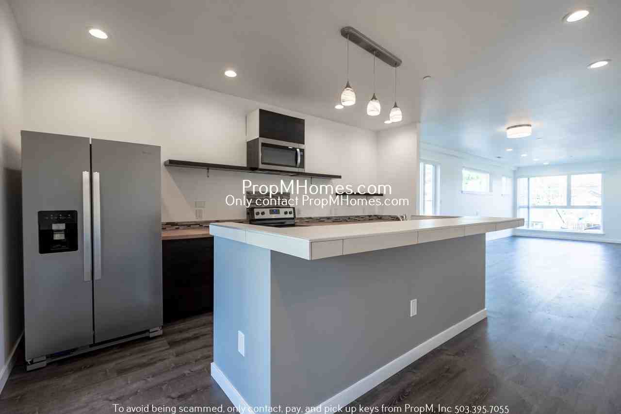 4493 Ne Rodney Ave #A - Photo 6 of 23