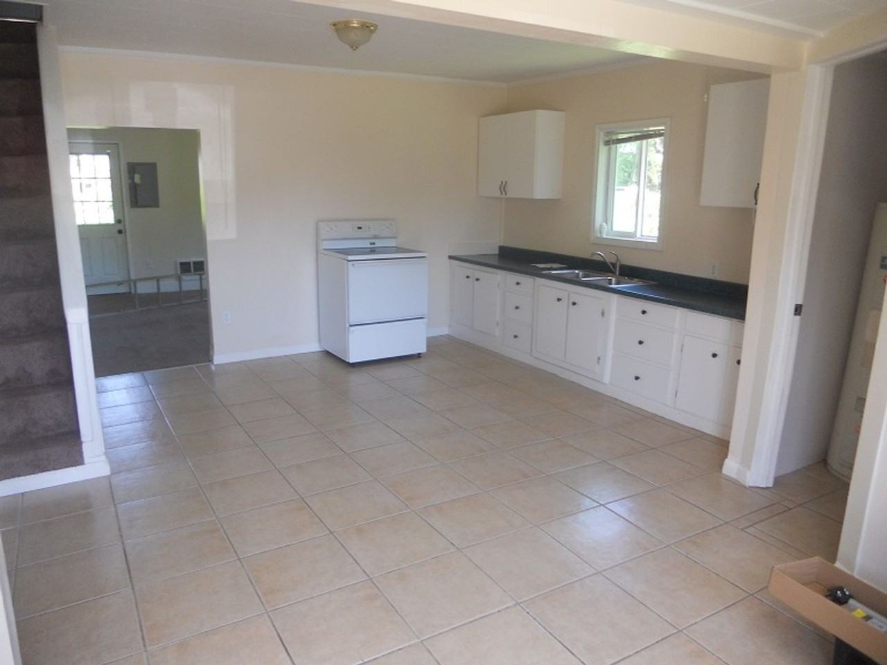 927 W Schley St - Photo 4 of 11