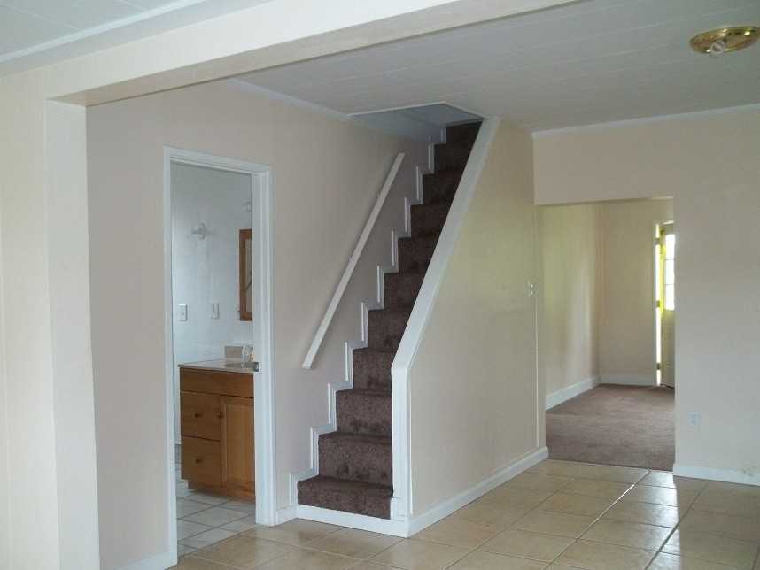 927 W Schley St - Photo 5 of 11