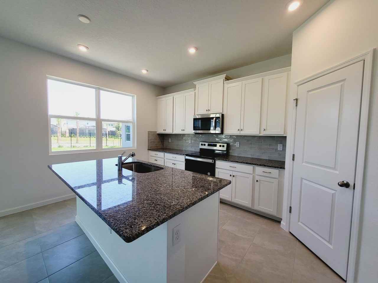 9051 Coral Cape St - Photo 4 of 24