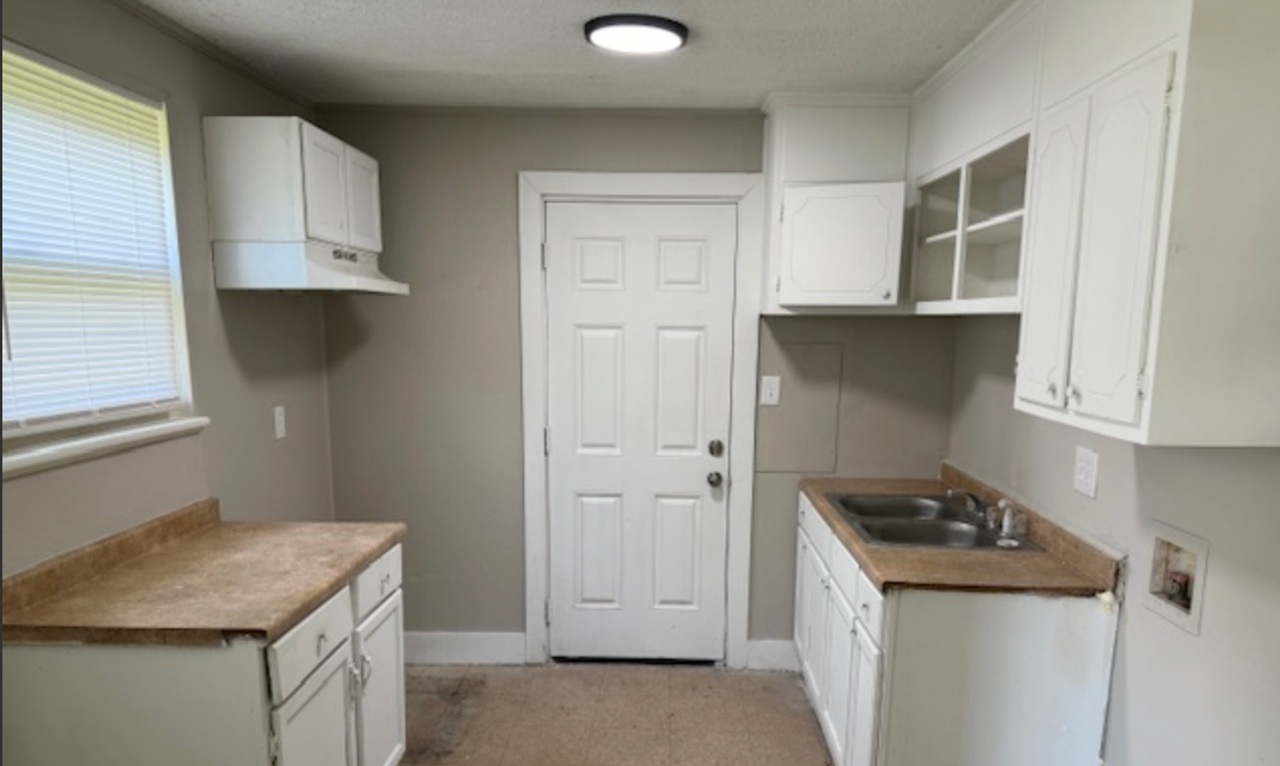 1845 Henry Crumpton Dr - Photo 3 of 9