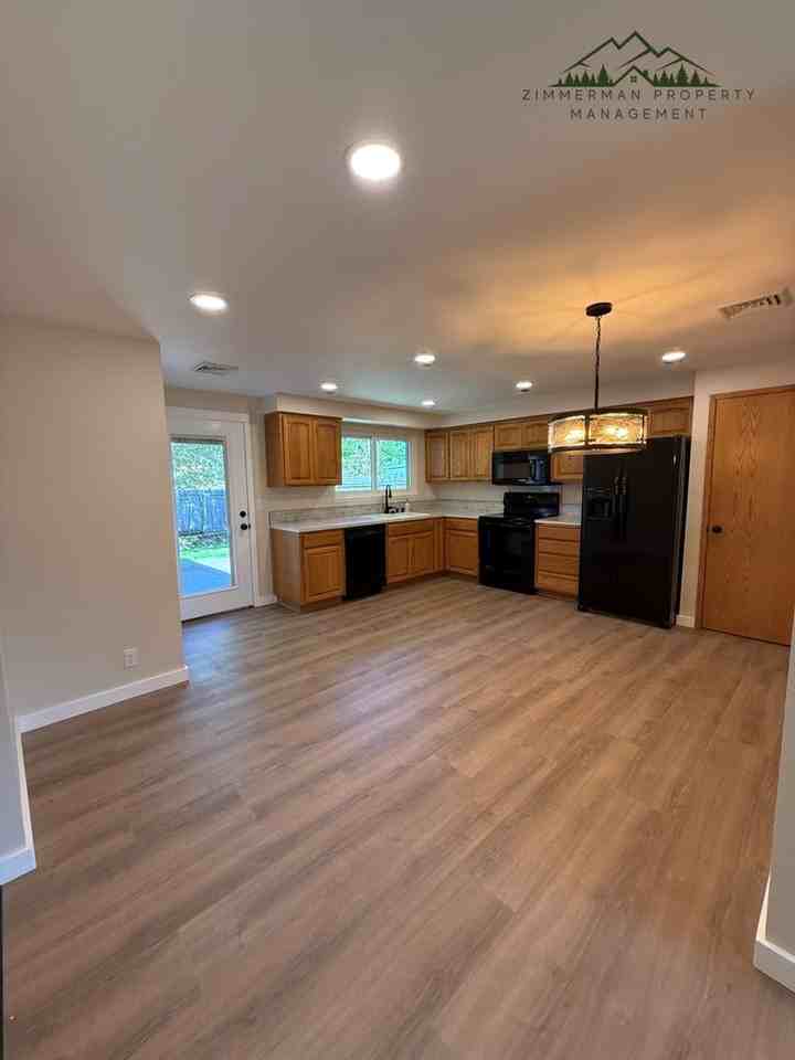 3749 Kevington Ave - Photo 5 of 20