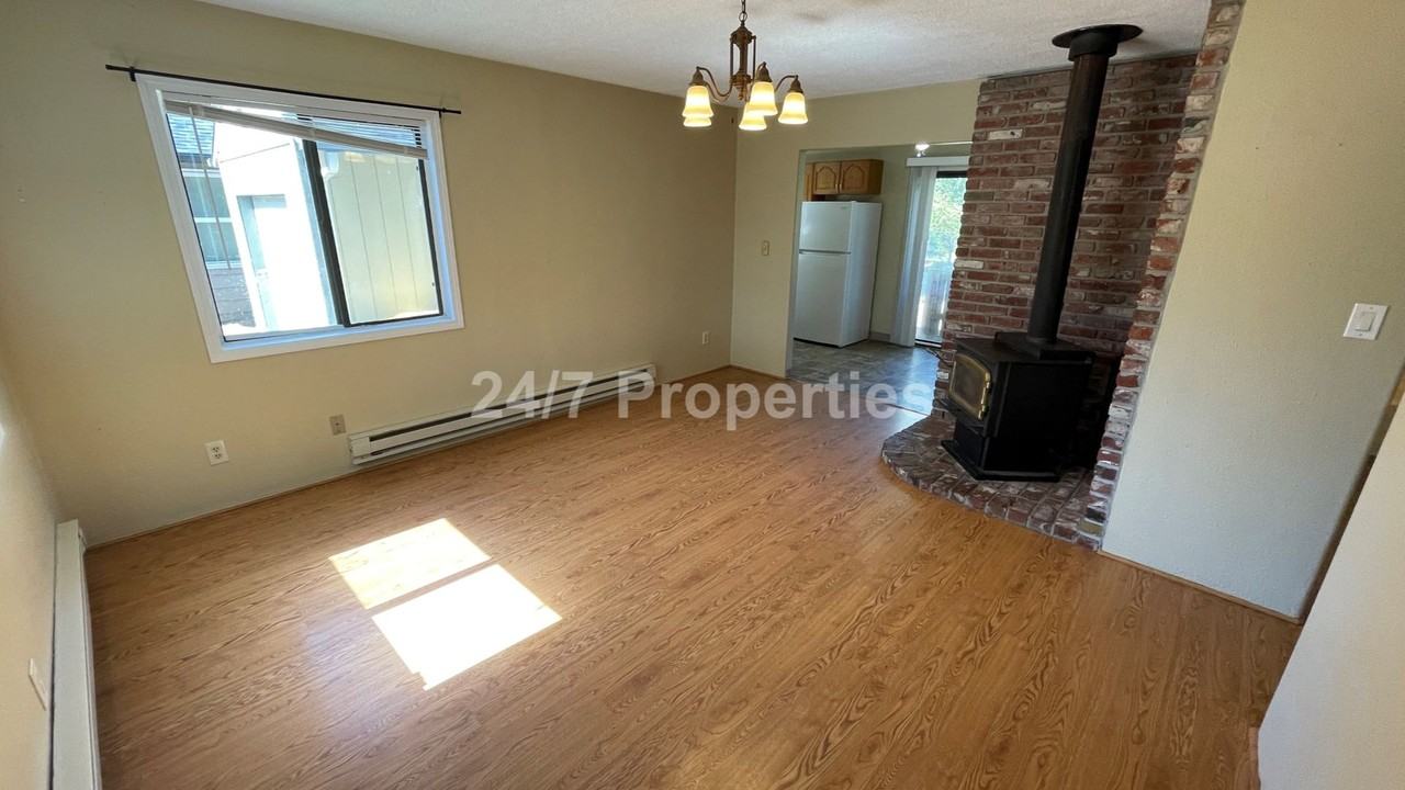 102 Elm Ave - Photo 2 of 17