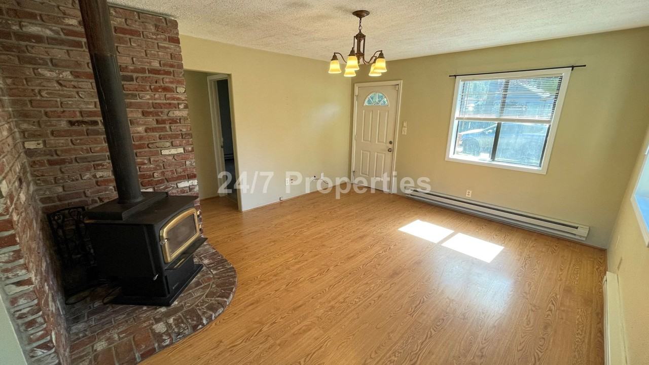 102 Elm Ave - Photo 3 of 17