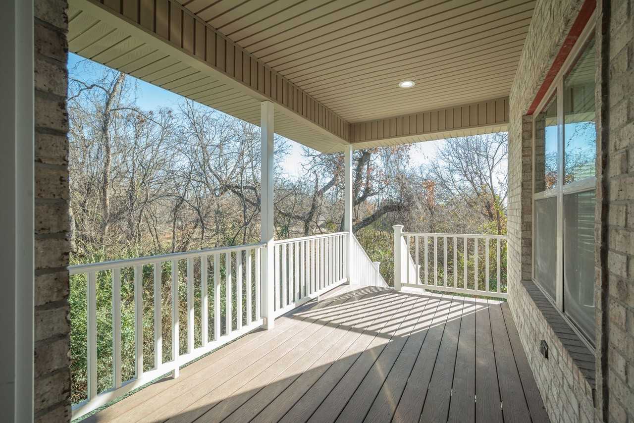 593 Pineview Ln - Photo 3 of 17
