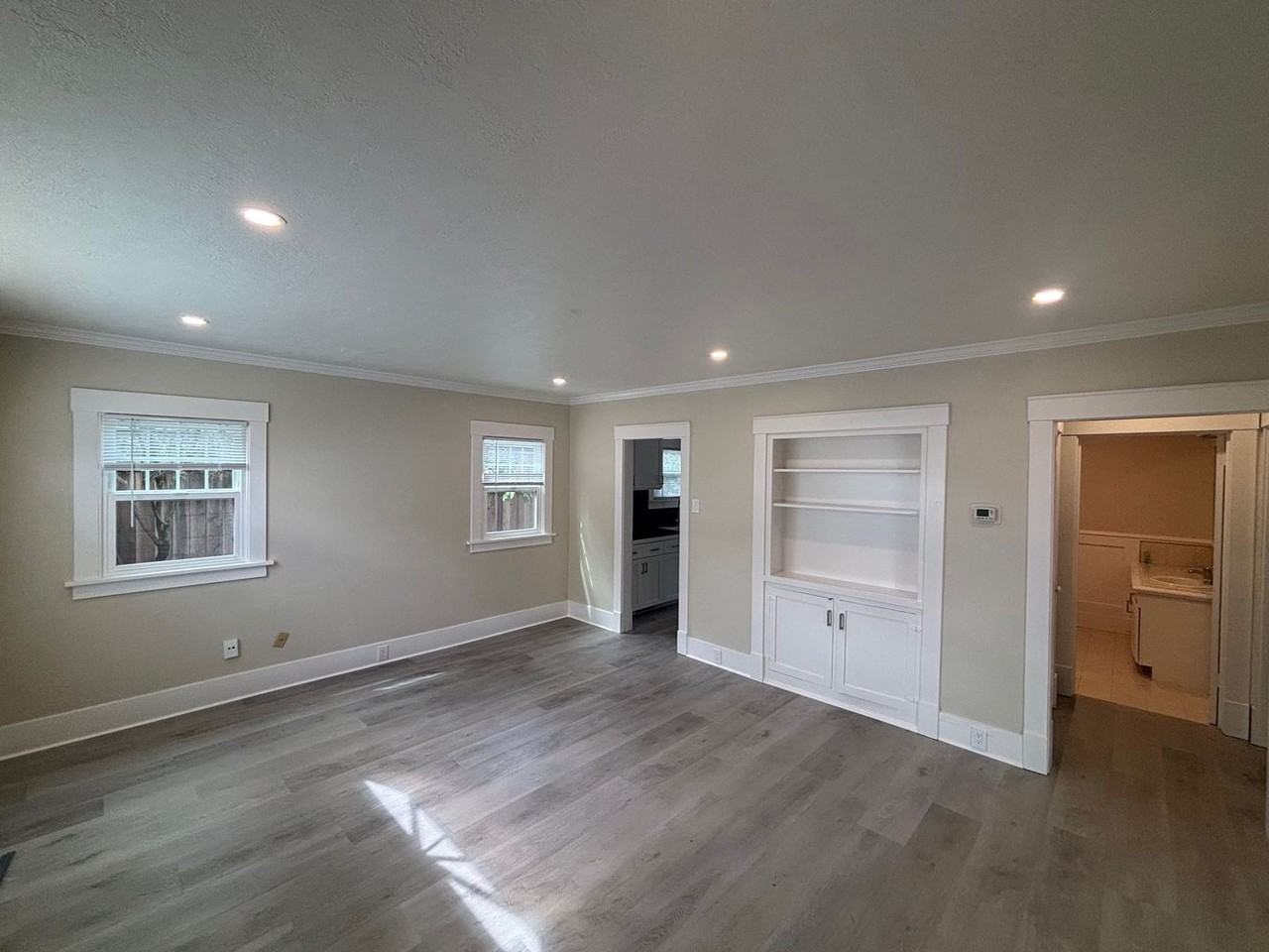 915 Howard St - Photo 4 of 17