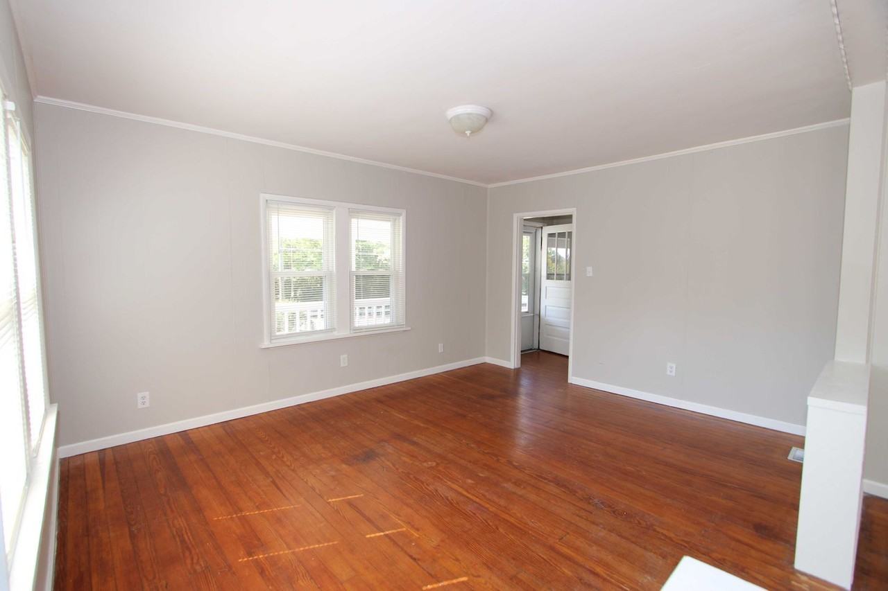 1012 Main St - Photo 3 of 23