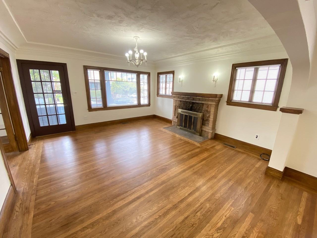 1142 Brighton Ave - Photo 2 of 20