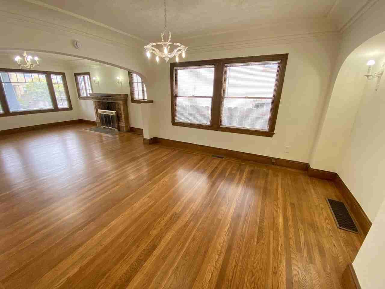 1142 Brighton Ave - Photo 3 of 20