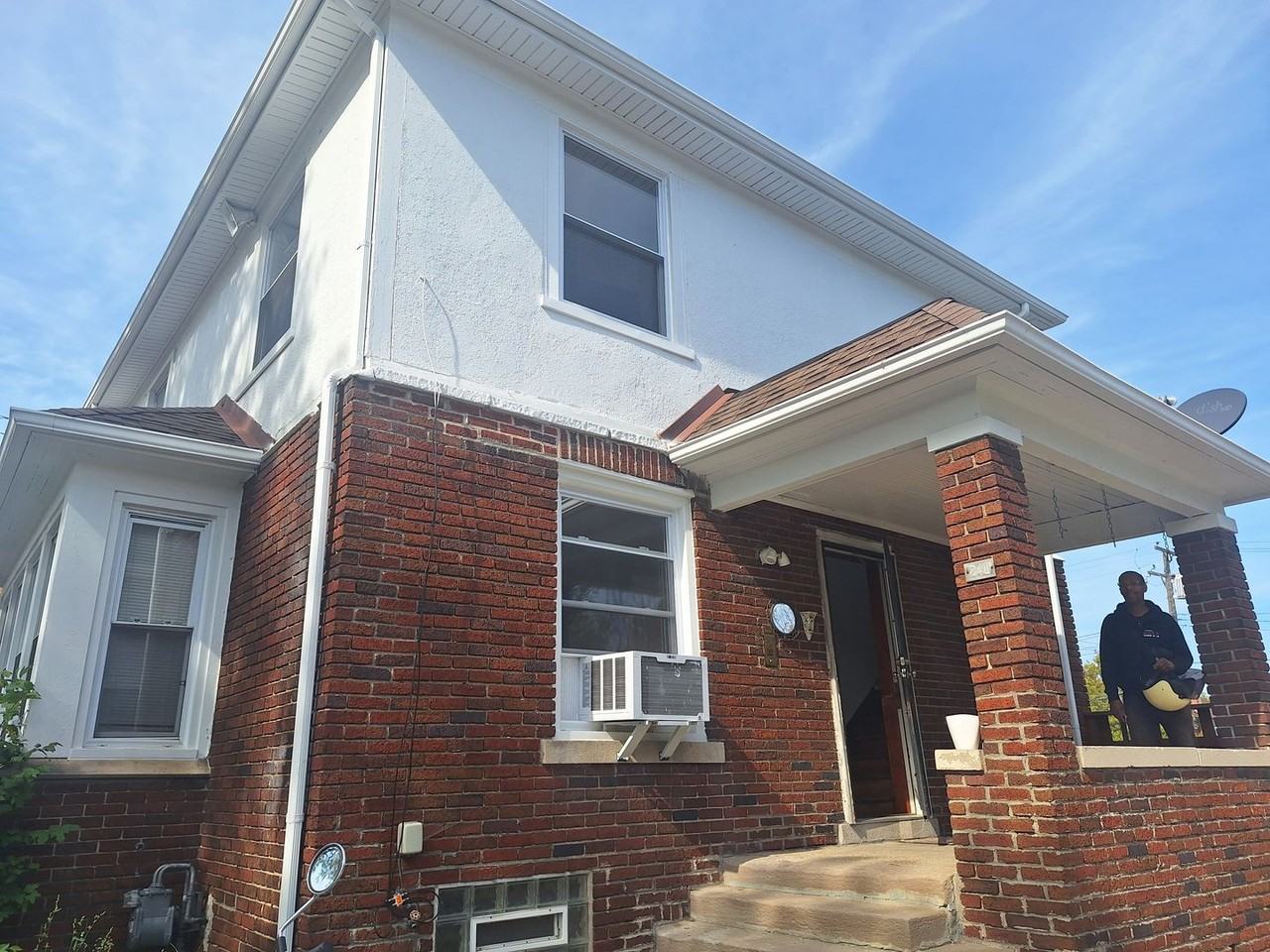 240 Tuxedo Street - Photo 2 of 24