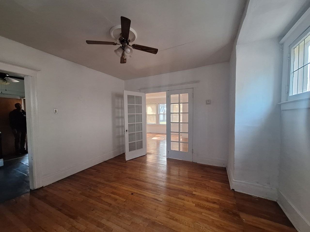 240 Tuxedo Street - Photo 6 of 24