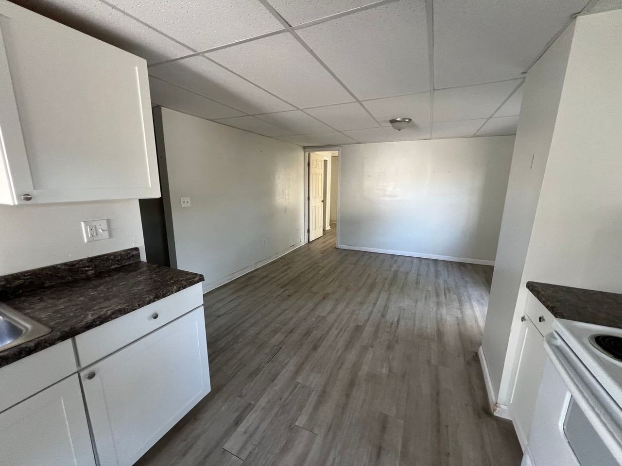 853 Lords Ct - Photo 3 of 7