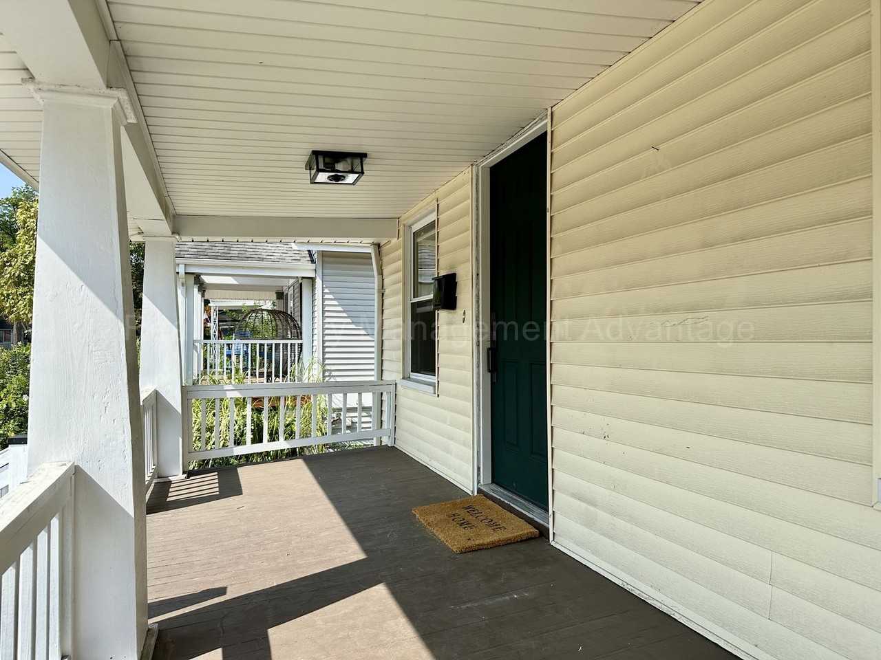 341 E Woodland St - Photo 3 of 26
