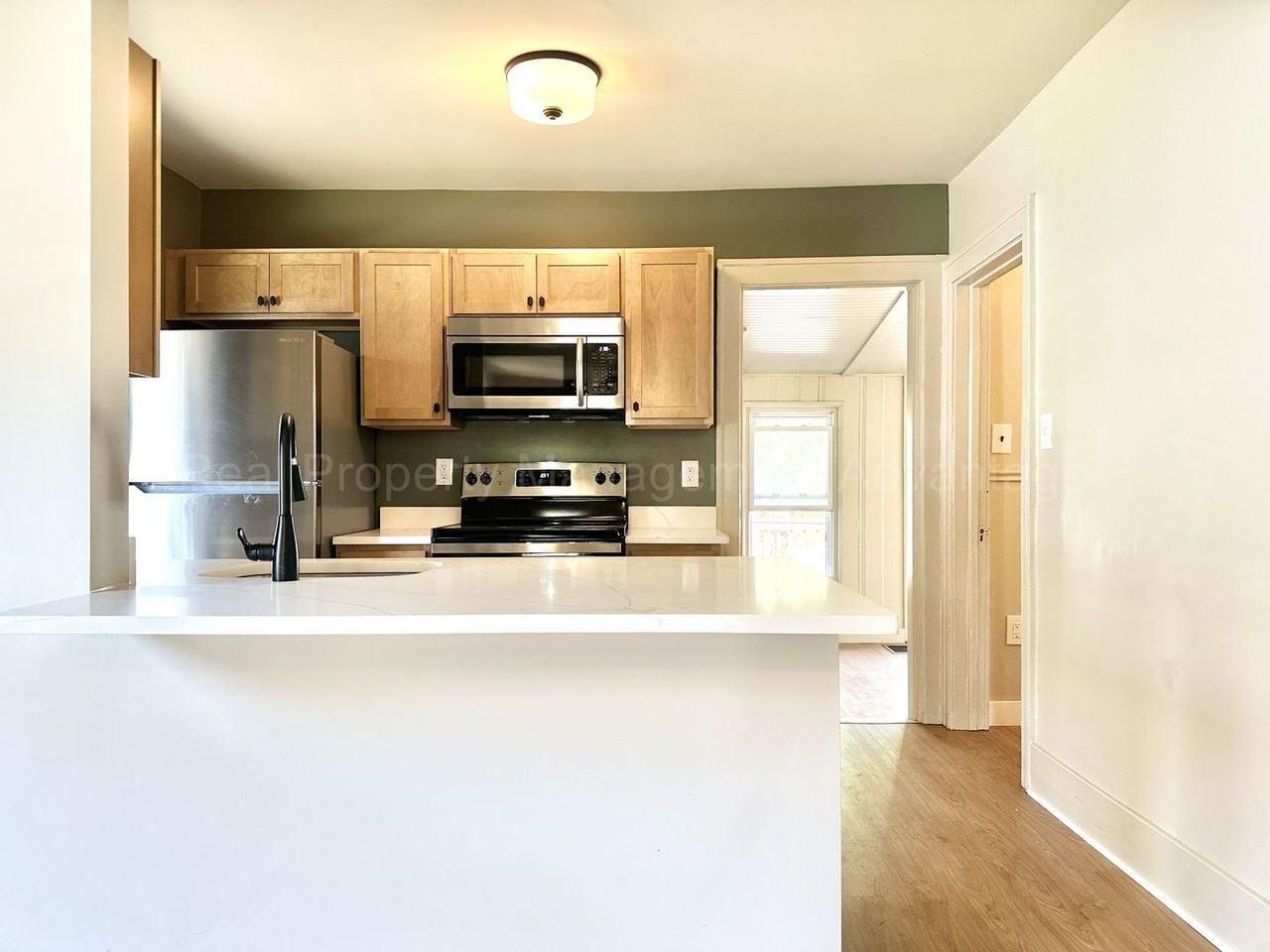 341 E Woodland St - Photo 6 of 26