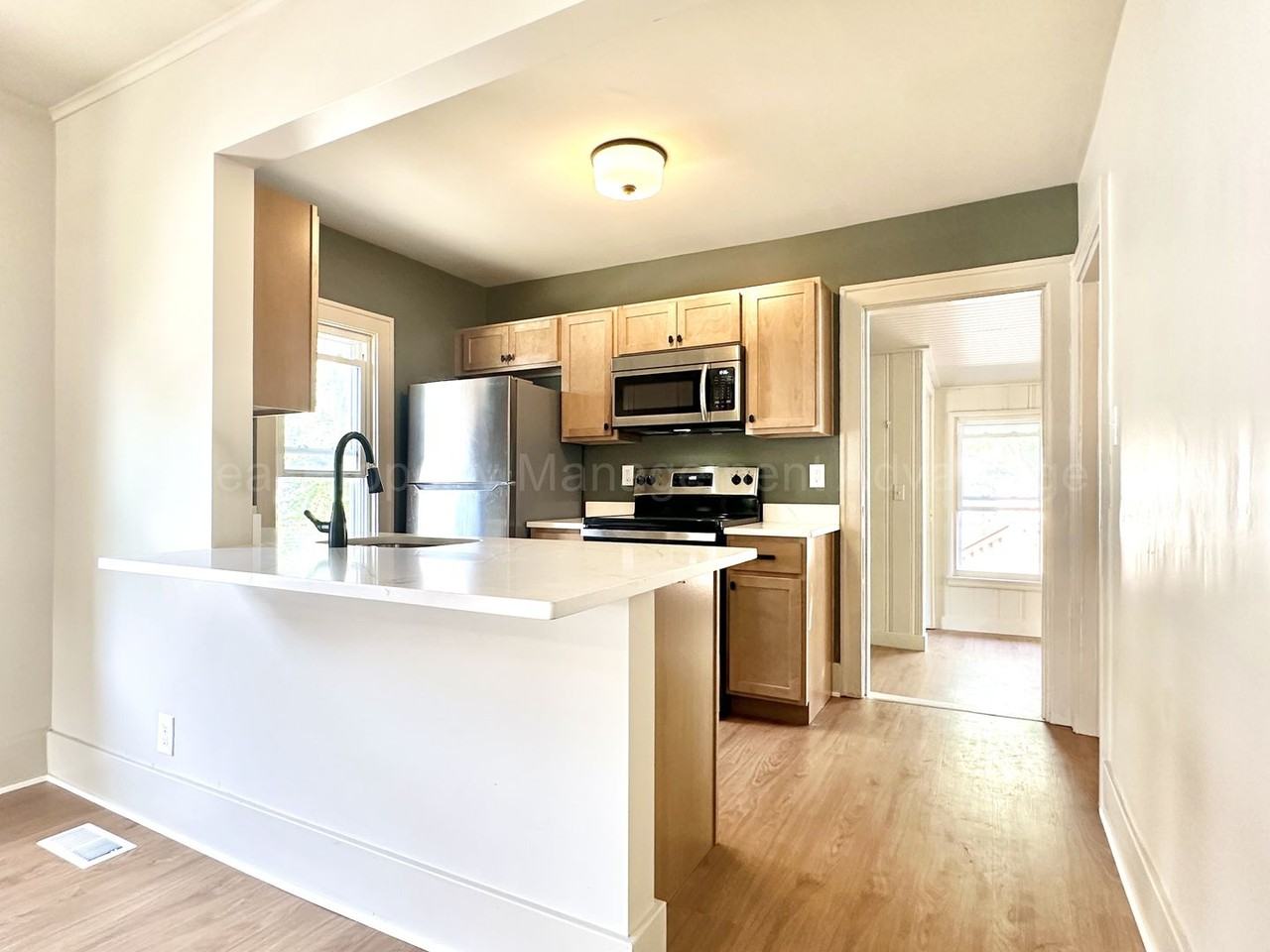 341 E Woodland St - Photo 7 of 26