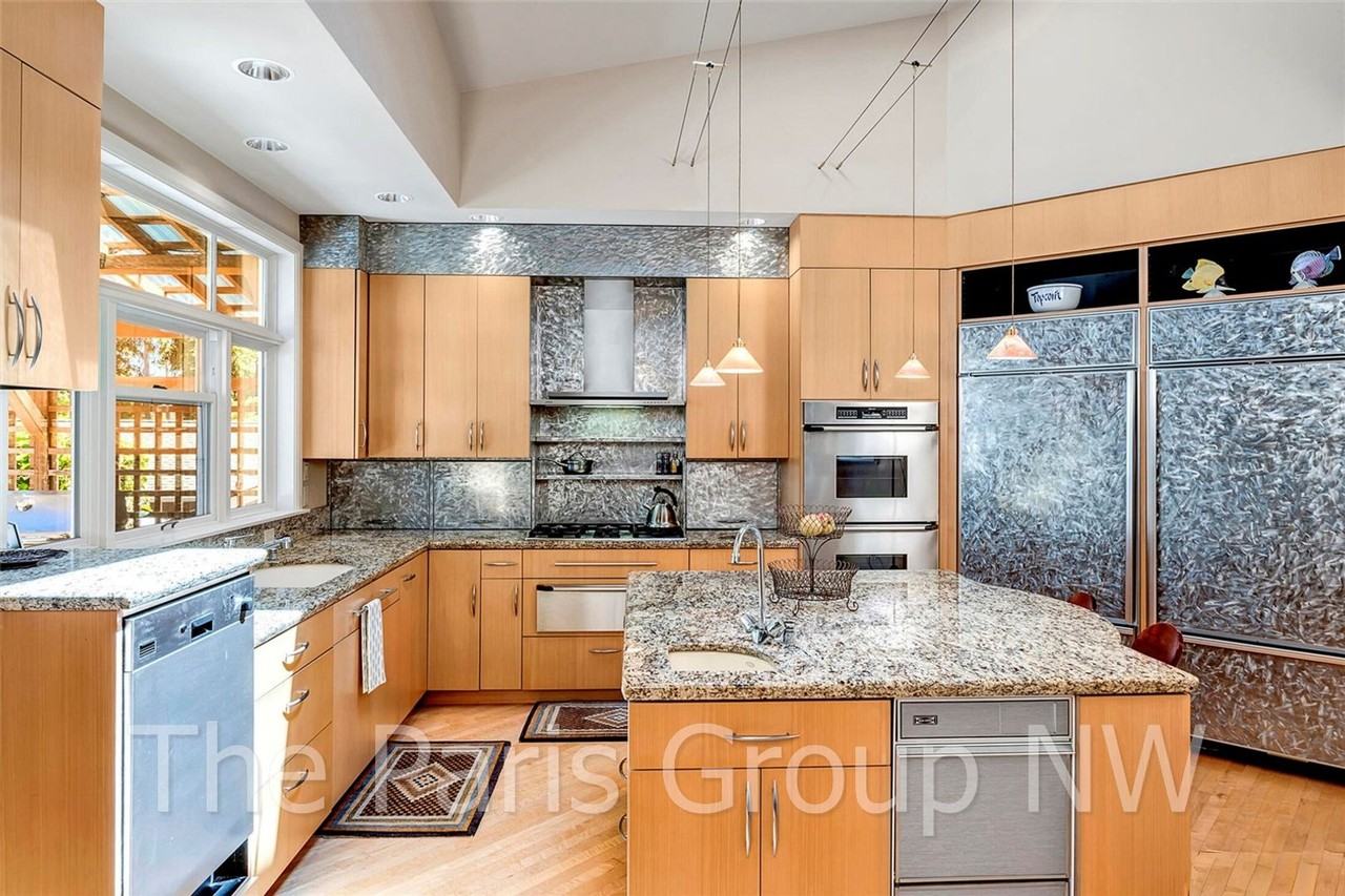 10436 Southeast 19th Street - Photo 5 of 49