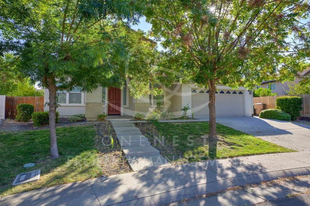 2874 Southcreek Dr - Photo 3 of 34