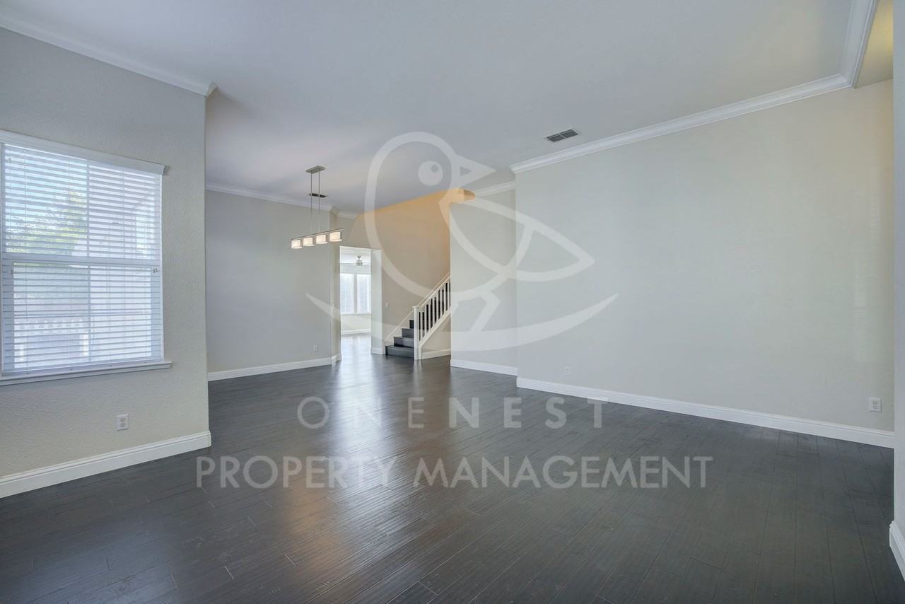 2874 Southcreek Dr - Photo 4 of 34