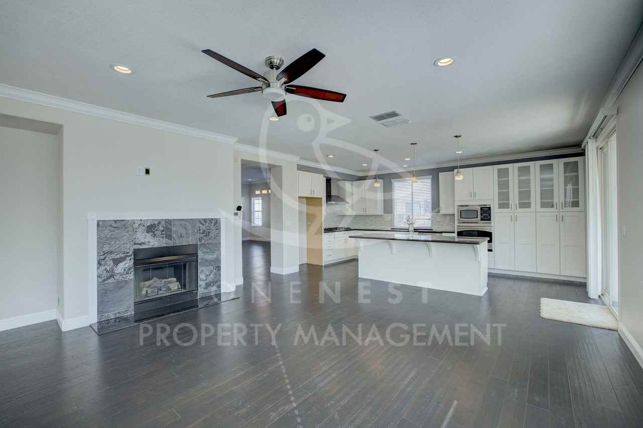 2874 Southcreek Dr - Photo 5 of 34