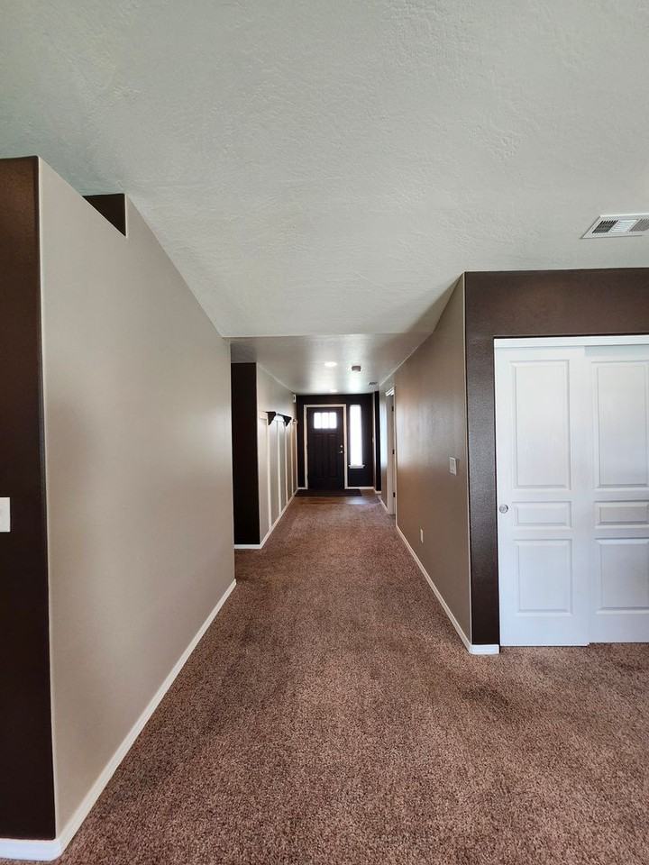 2920 Milton Ln - Photo 4 of 35