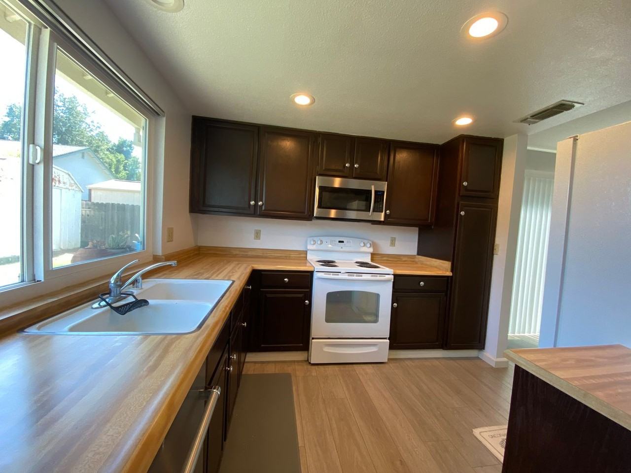 9064 Meadowsweet Way - Photo 6 of 22