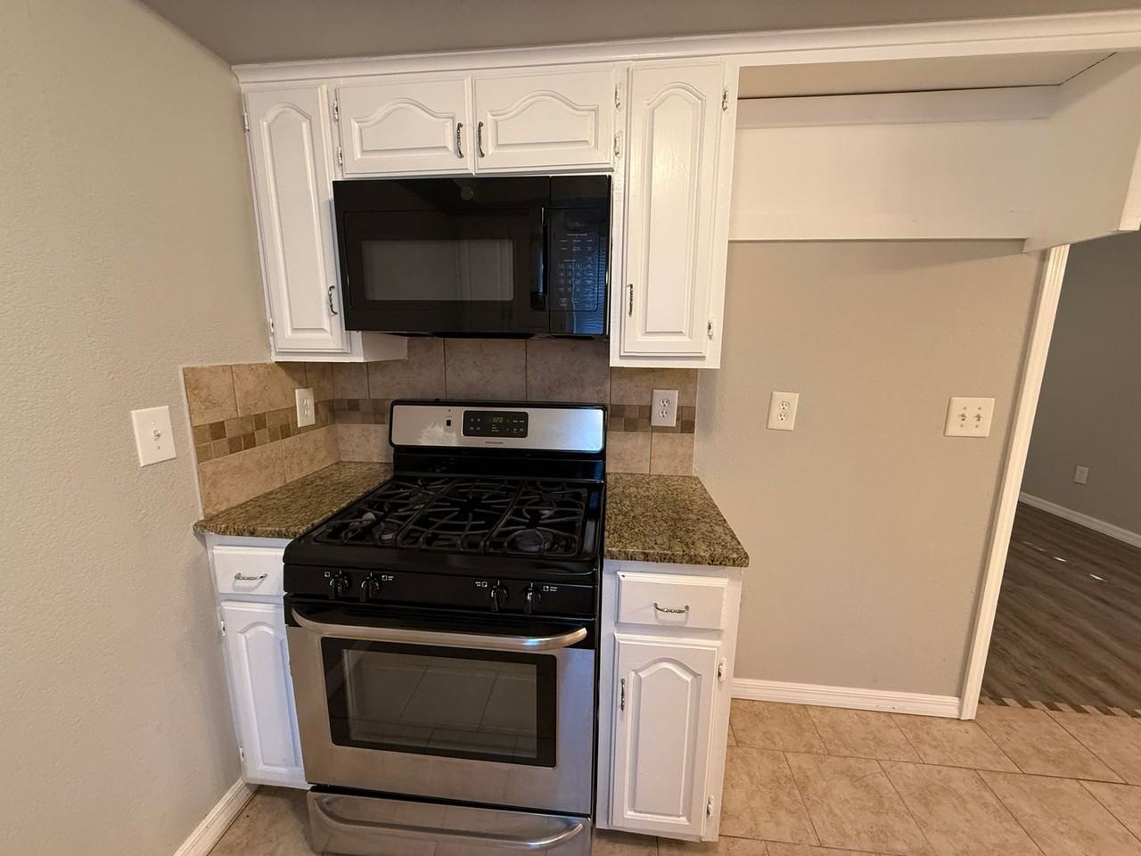 131 W Chestnut Pl - Photo 2 of 34