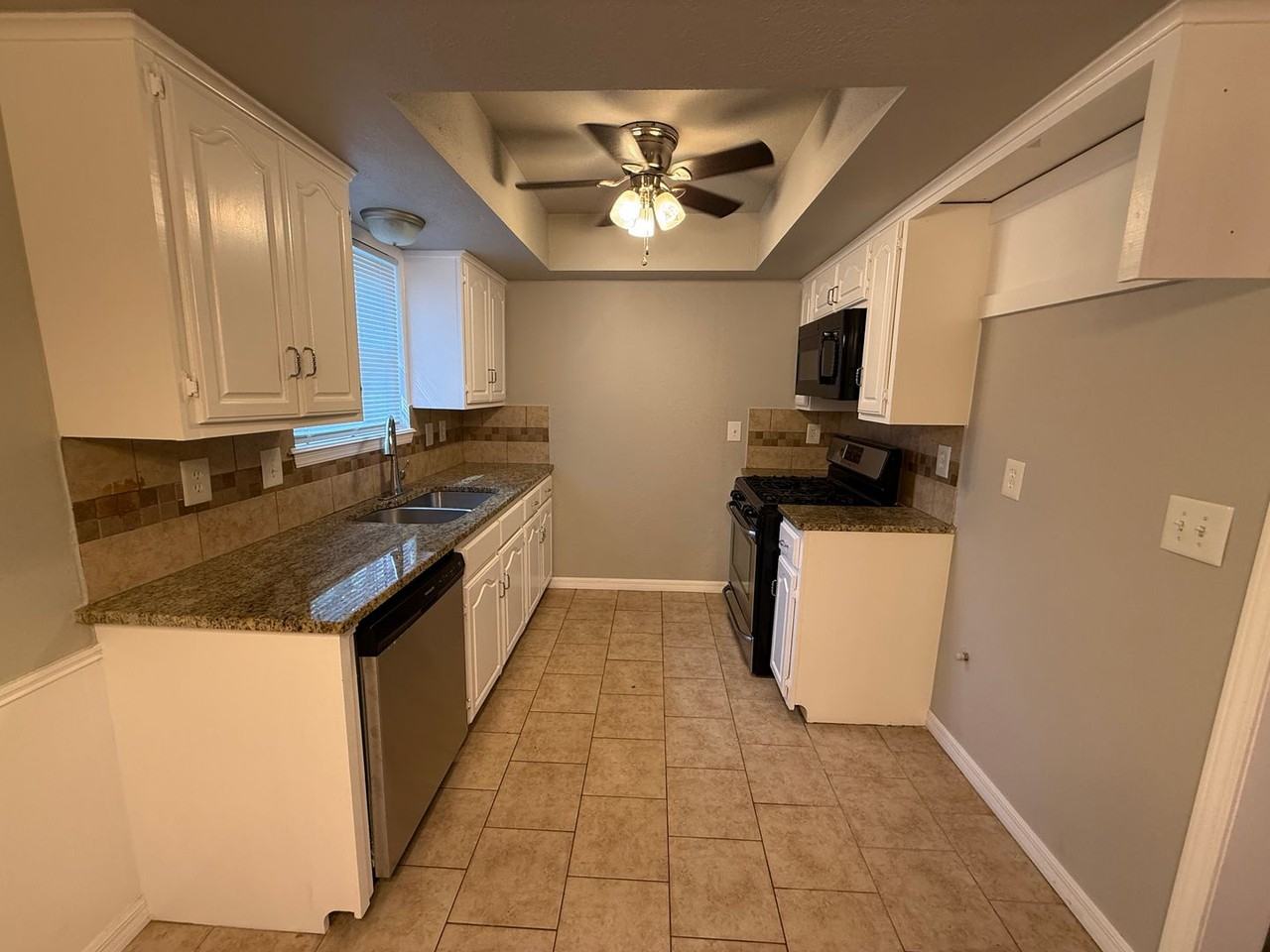 131 W Chestnut Pl - Photo 3 of 34