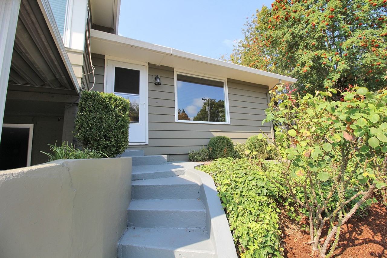 3396 Se Rockwood St - Photo 3 of 30