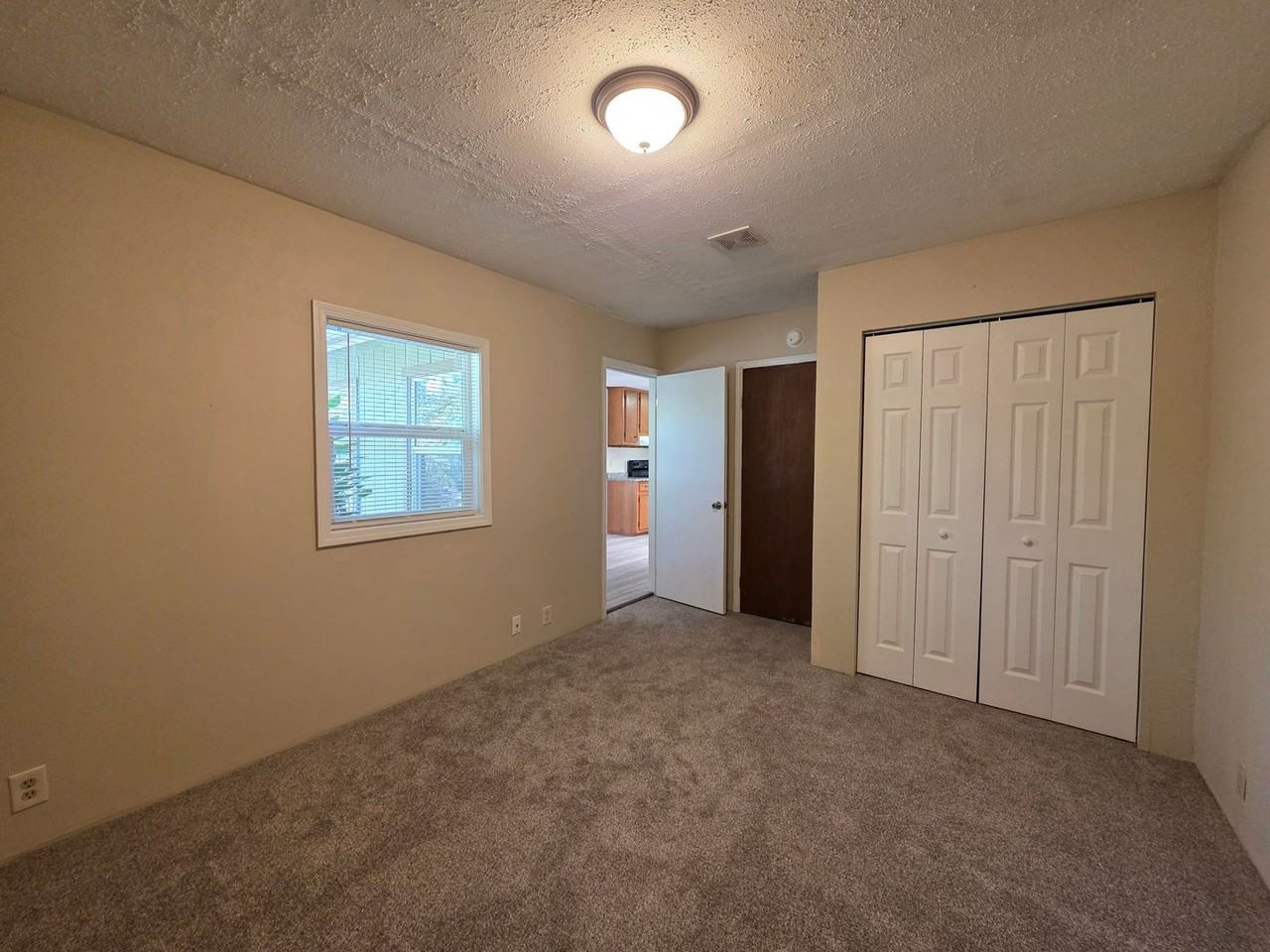 300 Federal Ln - Photo 4 of 18
