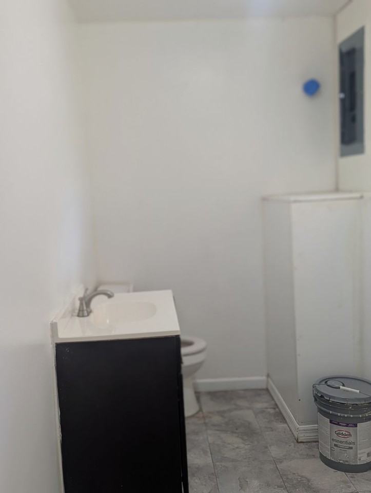 6100 Windmill Rd - Photo 6 of 10