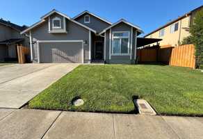 featured image of 472 Somerville Cir