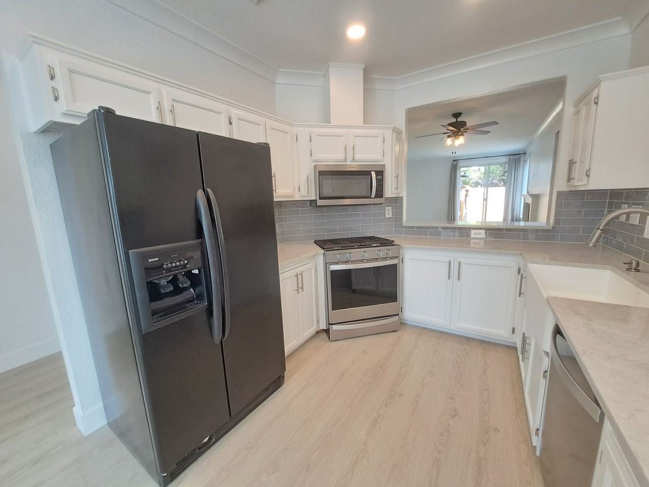472 Somerville Cir - Photo 4 of 34