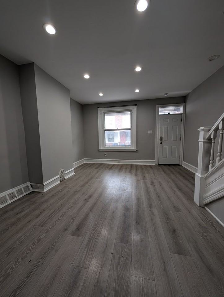 1821 S Alden St - Photo 3 of 16