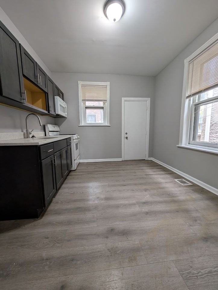 1821 S Alden St - Photo 5 of 16