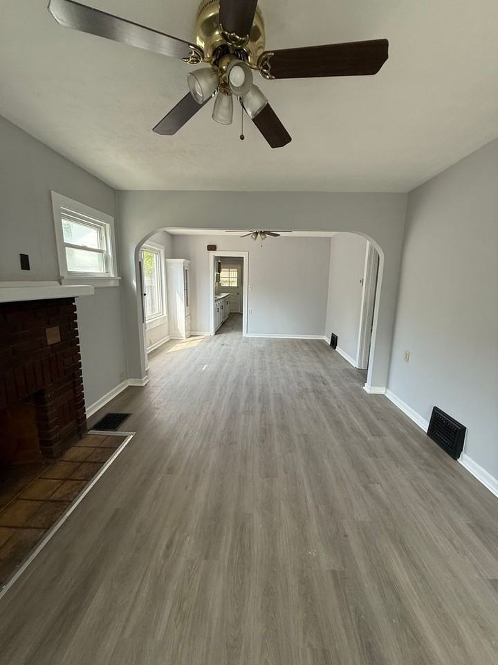 21431 North St - Photo 3 of 9